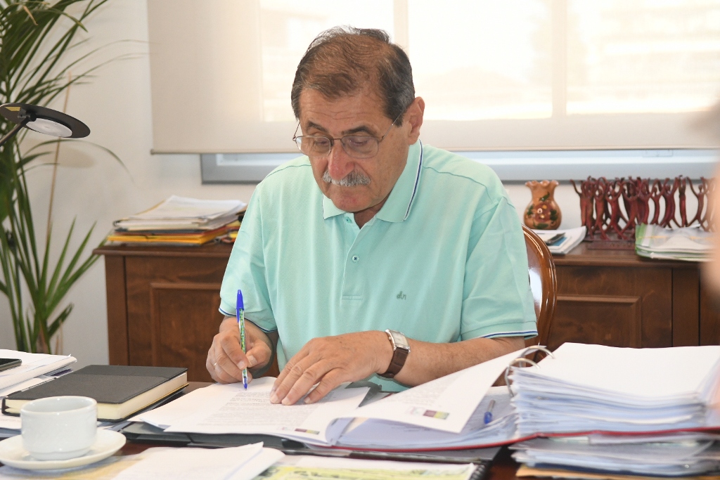 ΔΗΜΑΡΧΟΣ ΣΥΜΒΑΣΗ ΠΛΑΤΕΙΑΣ ΠΡΟΑΣΤΕΙΟ