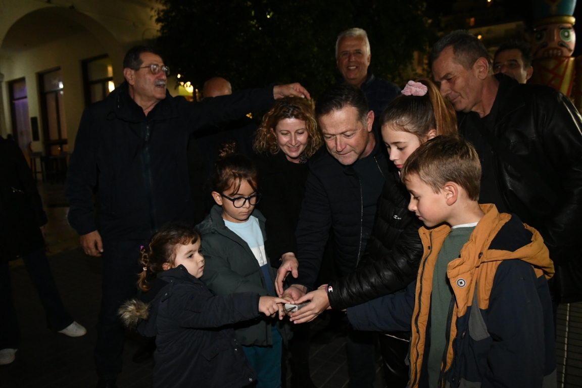 ΧΡΙΣΤΟΥΓΕΝΝΑΤΙΚΟΣ ΔΙΑΚΟΣΜΟΣ