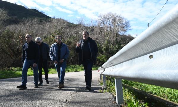 ΔΔΗΜΑΡΧΟΣ - ΣΤΗΘΑΙΑ