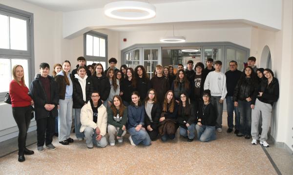 ΜΑΘΗΤΕΣ ΤΟΥ 9ου ΓΥΜΝΑΣΙΟΥ ΣΤΟ ΔΗΜΑΡΧΕΙΟ