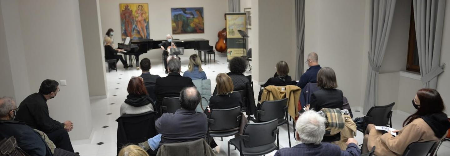 ΧΡΙΣΤΟΥΓΕΝΝΑ ΕΙΝΑΙ