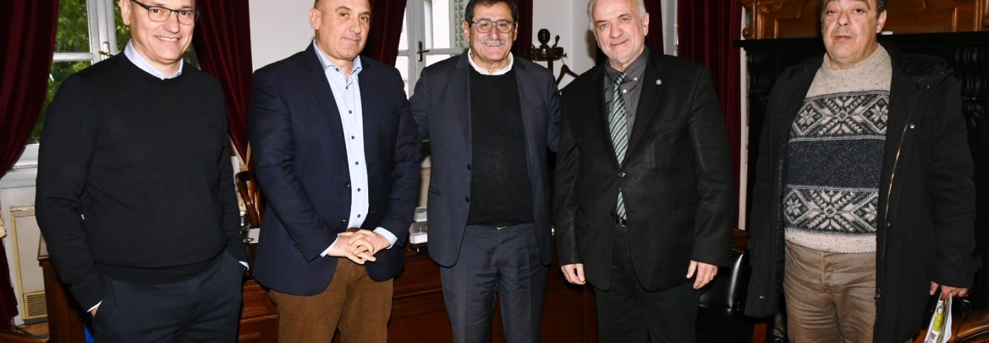 ΤΡΕΙΣ ΔΗΜΑΡΧΟΙ ΓΙΑ ΤΑ ΔΙΟΔΙΑ ΤΗΣ ΓΕΦΥΡΑΣ