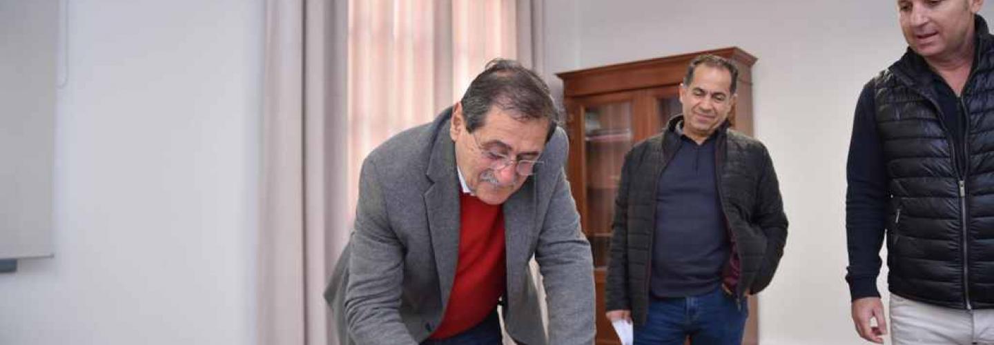 ΔΗΜΑΡΧΟΣ ΥΠΟΓΡΑΦΗ ΓΙΑ ΔΡΟΜΟ ΠΑΝΑΧΑΪΚΟΥ