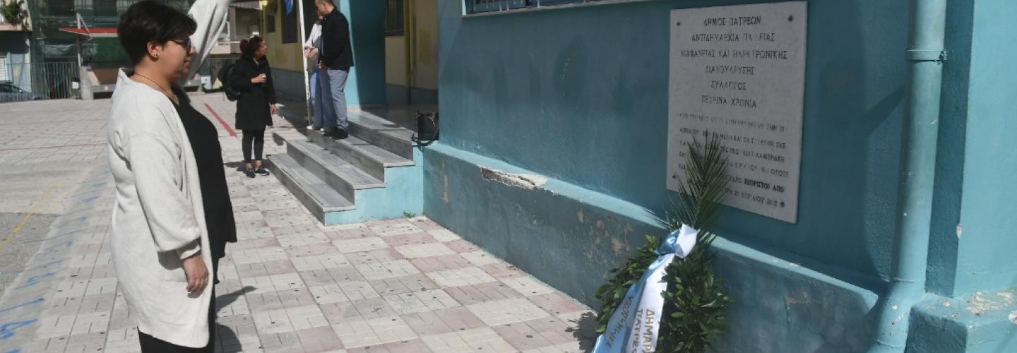 ΣΙΜΟΥ ΣΤΕΦΑΝΙ