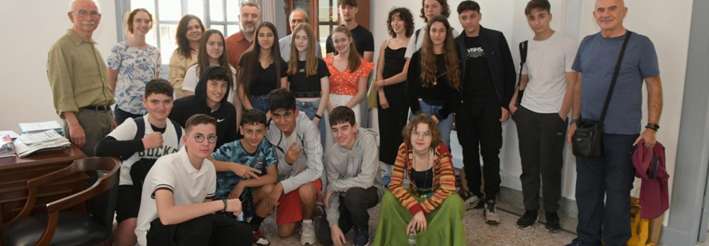 ΑΣΠΡΑΓΚΑΘΟΣ ΜΑΘΗΤΕΣ ΟΥΓΓΑΡΙΑ