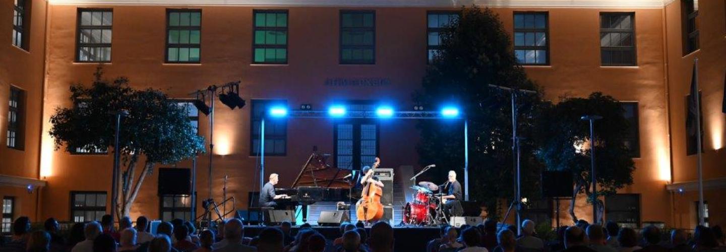 ΔΗΜΑΡΧΕΙΟ ΤΖΑΖ