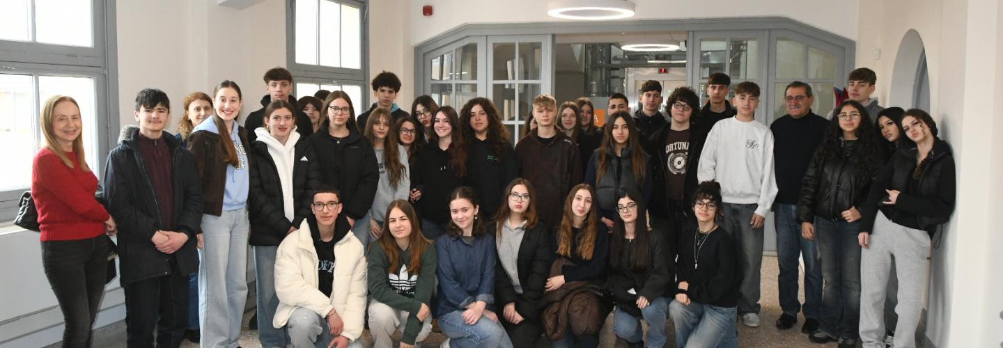 ΜΑΘΗΤΕΣ ΤΟΥ 9ου ΓΥΜΝΑΣΙΟΥ ΣΤΟ ΔΗΜΑΡΧΕΙΟ